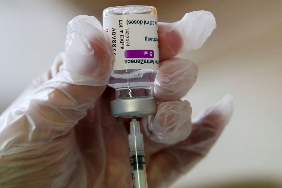 AstraZeneca : «Ευλογοφανής αλλά όχι επιβεβαιωμένη» η συνάφεια του εμβολίου με τις θρομβώσεις, λέει ο ΠΟΥ
