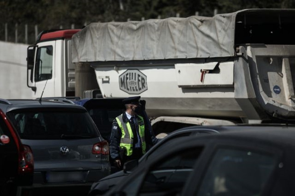 Αψήφησαν τη βροχή οι επίδοξοι εκδρομείς – Εξονυχιστικοί έλεγχοι στα διόδια