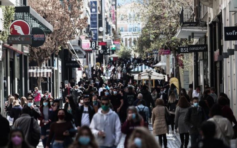 Απίστευτος συνωστισμός στην Ερμού – Λαοθάλασσα για ψώνια και βόλτα στο κέντρο της Αθήνας (pics)