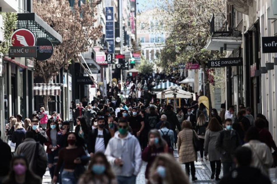 Απίστευτος συνωστισμός στην Ερμού – Λαοθάλασσα για ψώνια και βόλτα στο κέντρο της Αθήνας (pics)