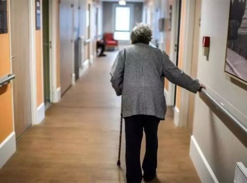 Γηροκομείο στα Χανιά: Νέα συγκλονιστική μαρτυρία – «Είχε χάσει 10 κιλά, ήταν χτυπημένος στο πρόσωπο» (vid)