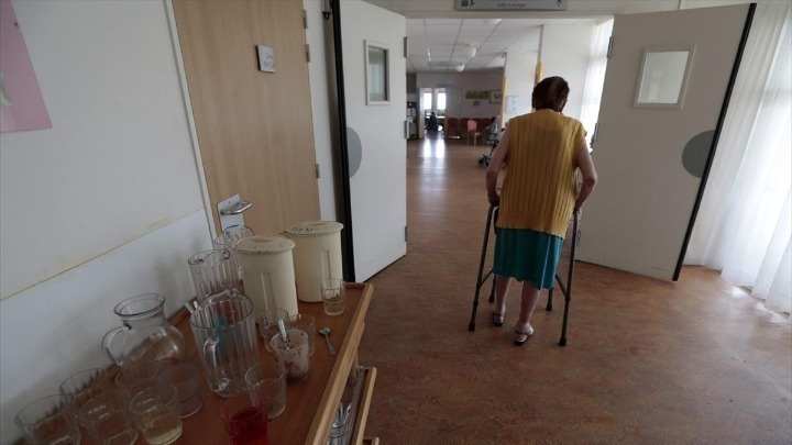 Γηροκομείο στα Χανιά: «Τους ψέκαζαν με εντομοκτόνα» – Φόβοι για περισσότερα θύματα (vid)