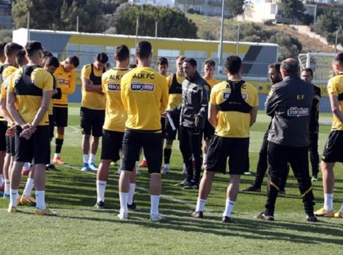 ΑΕΚ : Εκτός και με Παναθηναϊκό ο Τάνκοβιτς, «τρέχει» για Ολυμπιακό ο Σάκχοφ