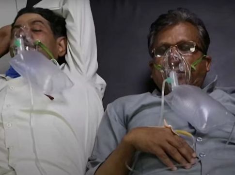 Μία εικόνα, χίλιες λέξεις : Ασθενείς μοιράζονται το ίδιο κρεβάτι σε νοσοκομείο Covid (pic+vid)