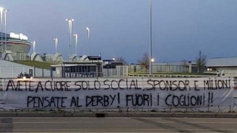 Οπαδοί Γιουβέντους σε παίκτες : «Δείξτε επιτέλους τα αρ@@@ια σας» (pic) | to10.gr