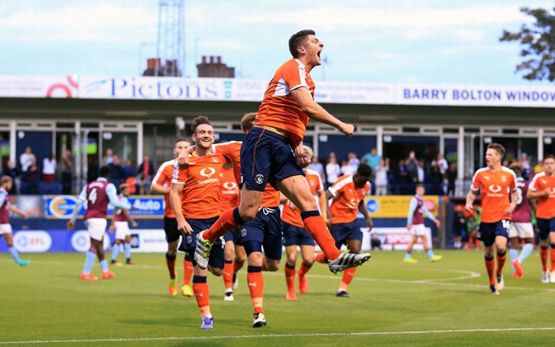H Λούτον Τάουν… τρόλαρε την European Super League (pic)
