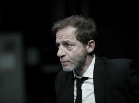 «Πήγα στο μπάνιο, κοίταξα… χαμηλά και είδα σπέρμα» : Η μαρτυρία-σοκ για τον Λιγνάδη
