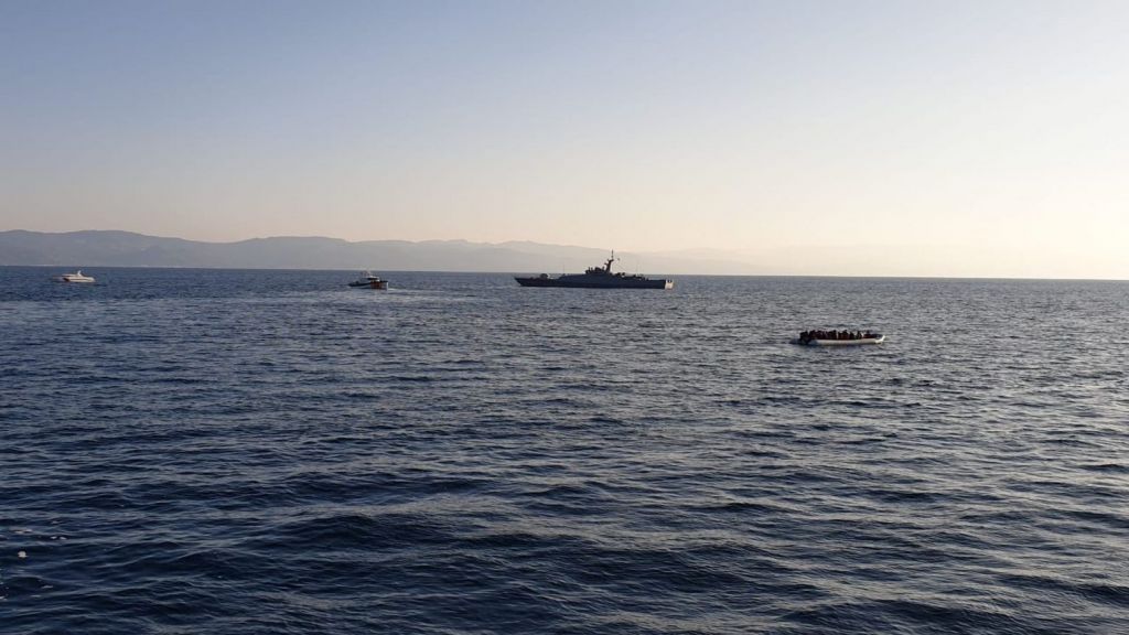 Απίστευτη πρόκληση : Δείτε καρέ – καρέ τουρκική ακταιωρό να παρενοχλεί σκάφος του λιμενικού (vid+pics)