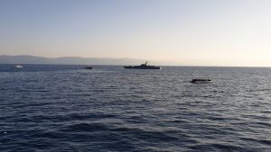 Απίστευτη πρόκληση : Δείτε καρέ – καρέ τουρκική ακταιωρό να παρενοχλεί σκάφος του λιμενικού (vid+pics)