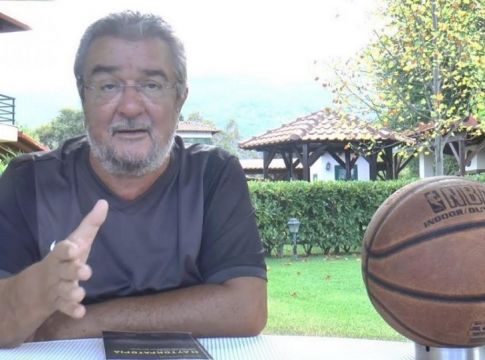 ΠΑΕ Άρης για Μητρούδη : «Τώρα που τον κάλεσε ο εισαγγελέας, να δούμε πως θα συμμαζέψει τα… ασυμμάζευτα».