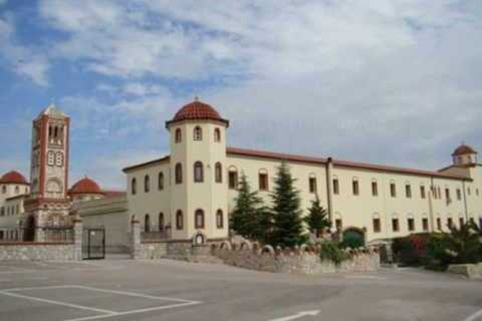 Λαμία: Διασωληνώθηκε ηγουμένη από μοναστήρι – Δεν συνεργάζονται με τον ΕΟΔΥ οι μοναχές (vid)