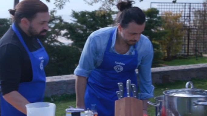 Αδιανόητα πράγματα στο MasterChef : Βρήκε μύγα στο φαγητό και… σκέφτηκε να το σερβίρει (vid)