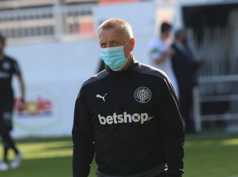 Νιόπλιας : «Είπα στους παίκτες για πέντε λεπτά να μη μιλήσει κανείς»