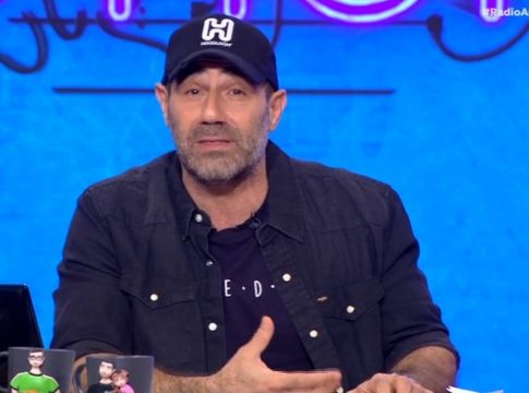 Γιώργος Καραϊβάζ : Το σχόλιο των «Ράδιο Αρβύλα» για τη δολοφονία – «Οι ζωές μας γίνονται όλο και πιο απάνθρωπες» (vid)