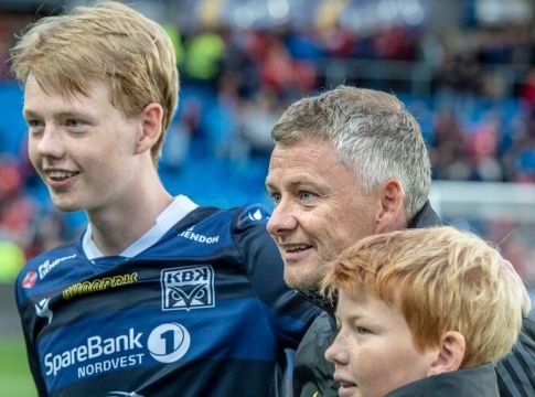 Ο γιος του Σόλσκιερ απάντησε στον Μουρίνιο : «Ο μπαμπάς μου πάντα μου δίνει φαγητό»