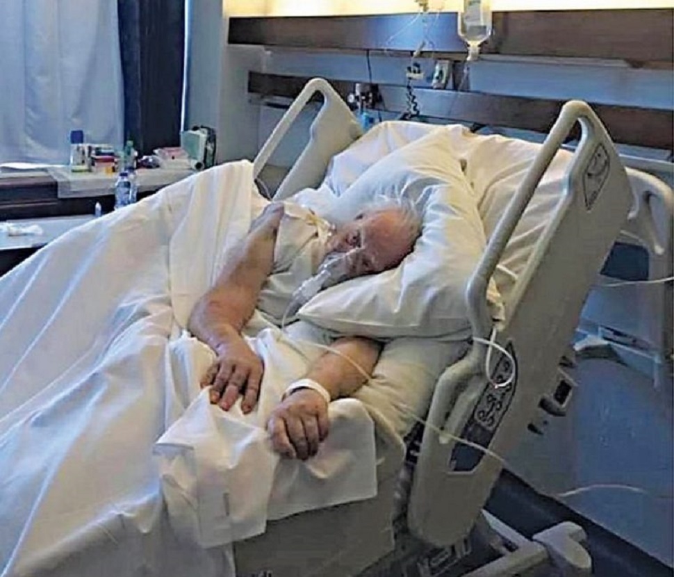 Εικόνα ΣΟΚ μέσα από το νοσοκομείο – Παλεύει για την ζωή του ο Τσοχατζόπουλος (pic)
