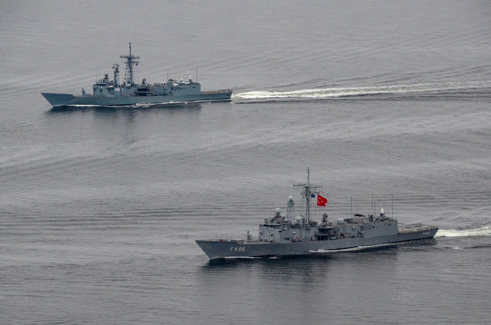 Ακραία πρόκληση – Τουρκικό πολεμικό πλοίο «απειλεί» γαλλικό ερευνητικό νότια της Κρήτης