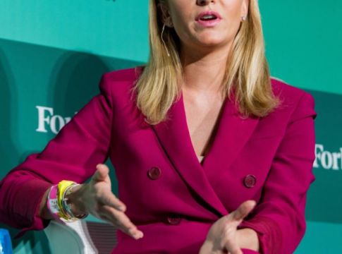 Whitney Wolfe Herd : H νεότερη αυτοδημιούργητη δισεκατομμυριούχος του κόσμου για το 2021