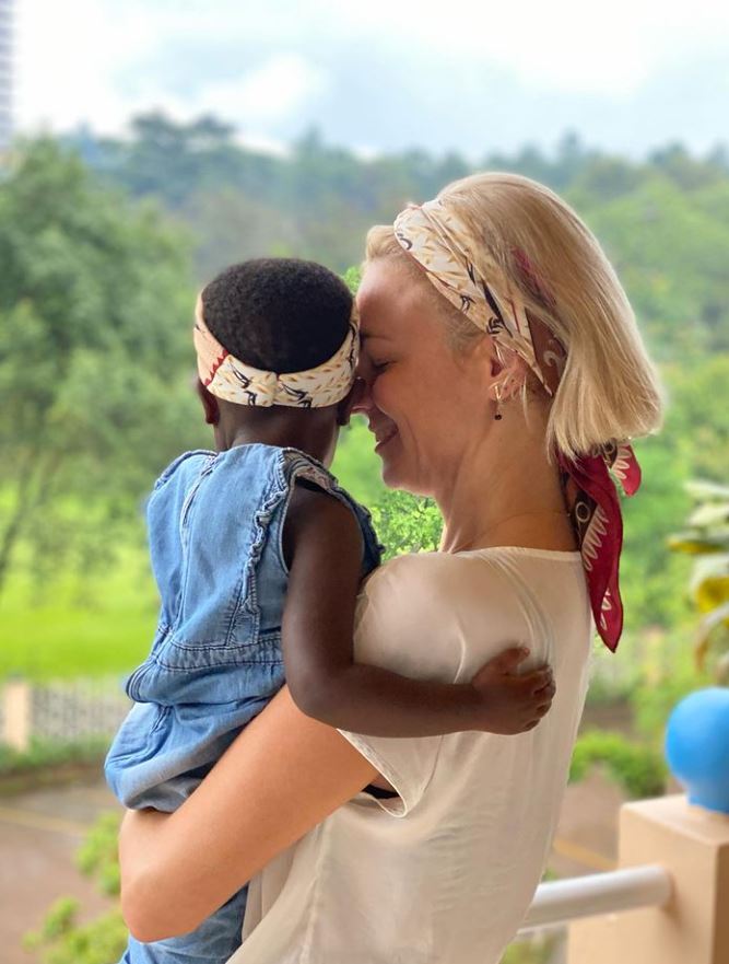 Χριστίνα Κοντοβά : Η υιοθεσία της μικρής Είντα από την Ουγκάντα – Βούρκωσε η Χρηστίδου