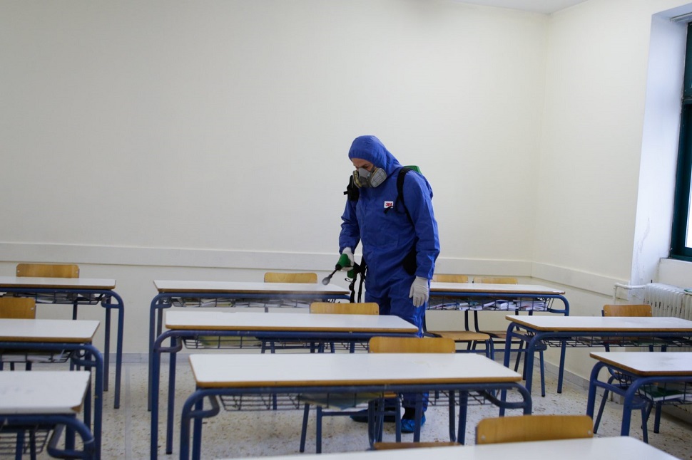 Σχολεία : Στα θρανία με μέτρα και self tests επιστρέφουν οι μαθητές Λυκείου – Σε πόσα σπίτια «φωλιάζει» ο κορωνοϊός