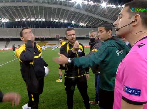 Ο Χιμένεθ κάνει «ντου» στον διαιτητή, αφού τον έχει χειροκροτήσει ειρωνικά (vid)