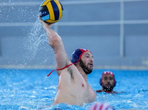 Θρυλικό μπρέικ του Ολυμπιακού στον Λαιμό και 1-0 στους τελικούς (6-11)