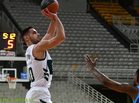 Απίθανος Παπαπέτρου: Έβαλε τους 21 από τους 40 πόντους του Παναθηναϊκού στο α’ ημίχρονο (vid)