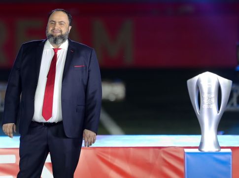 Η είσοδος του Βαγγέλη Μαρινάκη για τη φιέστα του Ολυμπιακού (vid)