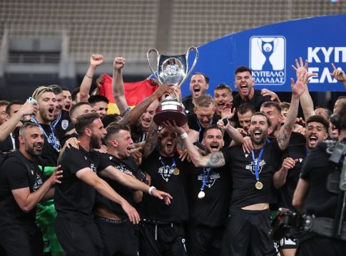 Η απονομή του Κυπέλλου στον ΠΑΟΚ (vid)