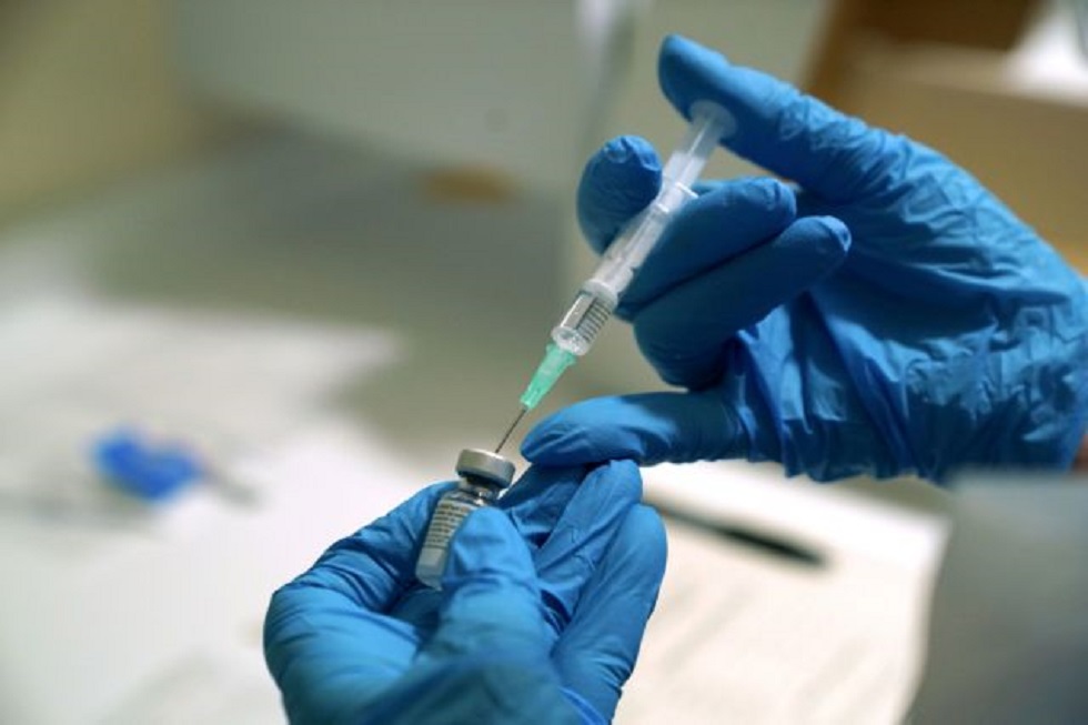 Θεμιστοκλέους: «Εμβολιασμοί από τα 16 έτη και στην Ελλάδα»