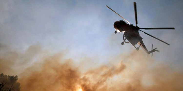Αγωνιώδης μάχη με τις φλόγες στον Σχίνο Κορινθίας – Κάηκαν σπίτια – Εκκενώθηκαν οικισμοί – Κινείται προς Αλεποχώρι το μέτωπο