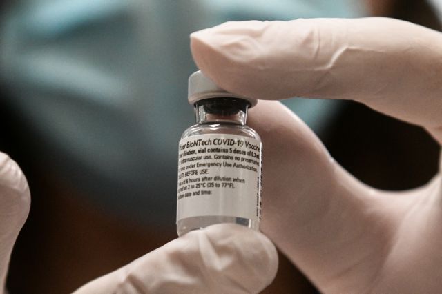 Απίστευτο: 23χρονη έλαβε κατά λάθος έξι δόσεις του εμβολίου Pfizer