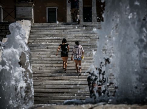 Κορωνοϊός: Φόβος για τις μεταλλάξεις που απειλούν με τέταρτο κύμα – Το μοναδικό όπλο για να μην μας «πνίξει»