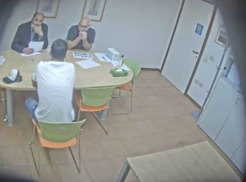 Παρατυπίες στις διαδικασίες που έδωσε ο Σουάρες για το ιταλικό διαβατήριο (vid)