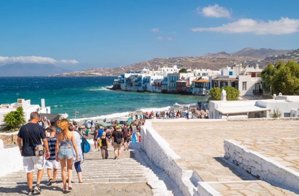 Τουρισμός: Η Ελλάδα «ανοίγει πανιά» – Τα μέτρα και το σχέδιο για το καλοκαίρι