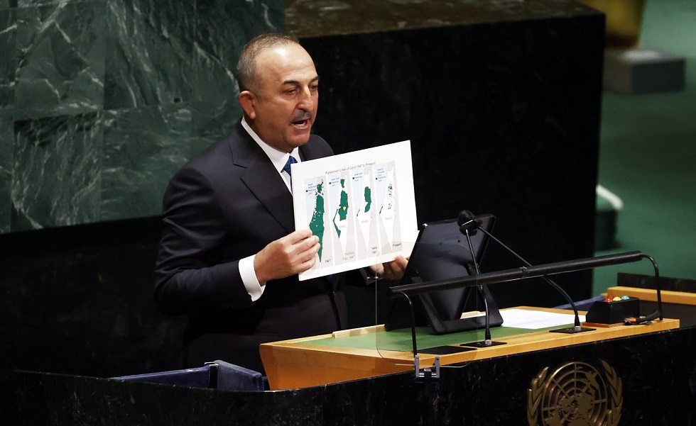Σόου Τσαβούσογλου στον ΟΗΕ – Έδειχνε χάρτες και κατηγορούσε το Ισραήλ