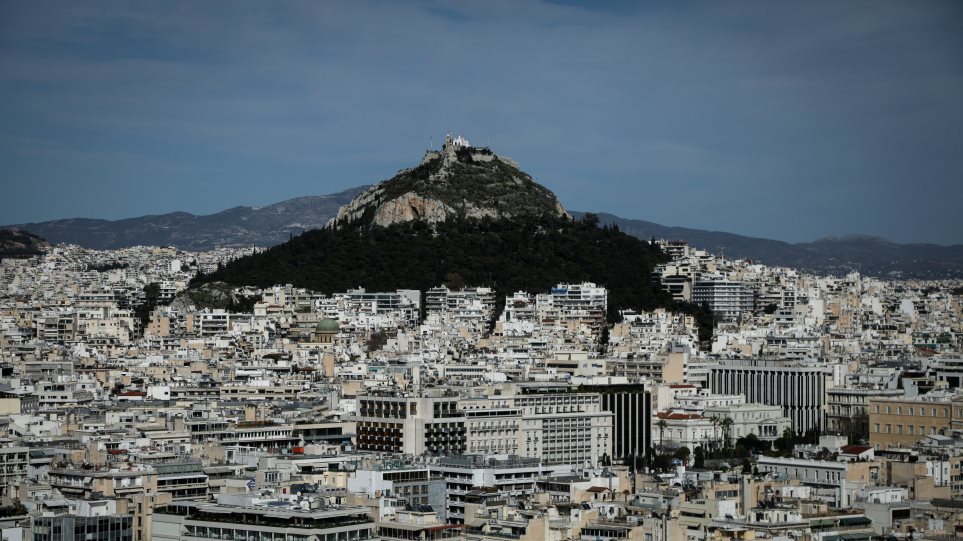 Χαμός στα συμβολαιογραφεία – Ολοι τρέχουν για μεταβιβάσεις ακινήτων