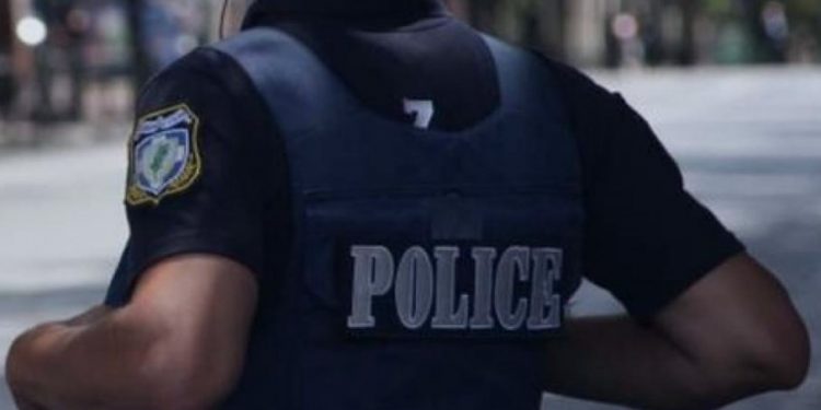 Φρίκη: Αστυνομικός βασάνισε 23χρονο που «έβαλε στο μάτι» τη σύντροφό του – Τον άφησε γυμνό στον Βόλο