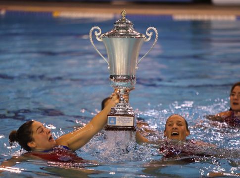 Η απονομή του τροπαίου στις πρωταθλήτριες (pics)
