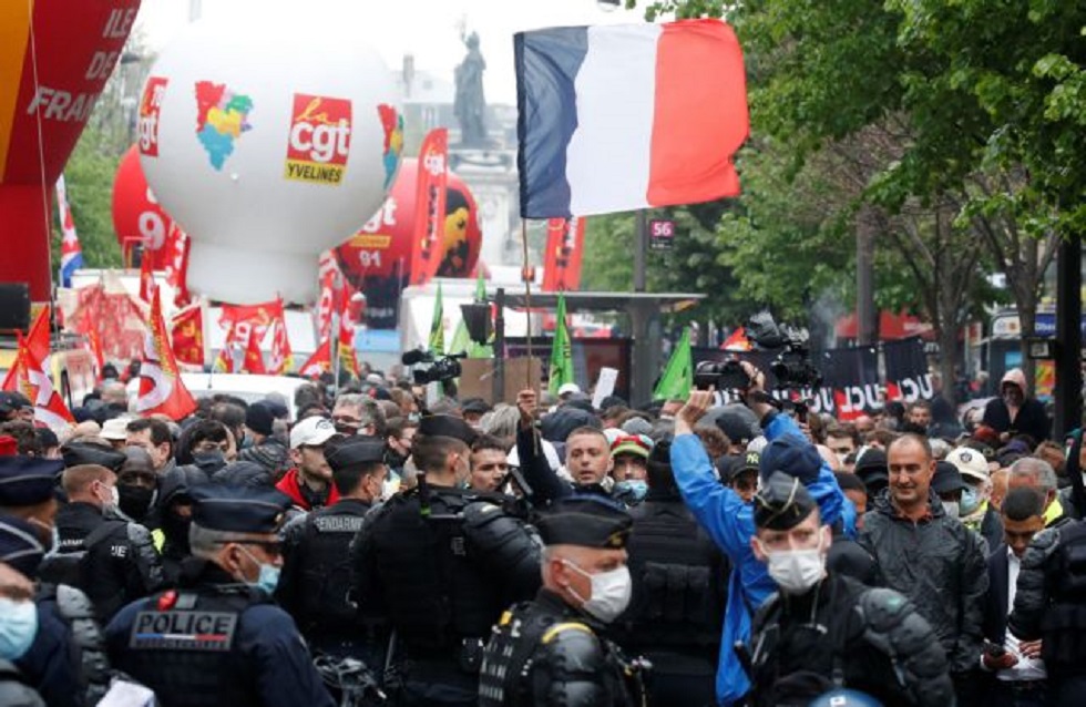 Πρωτομαγιά: Σφοδρές συγκρούσεις με την αστυνομία στο Παρίσι – 17 συλλήψεις διαδηλωτών