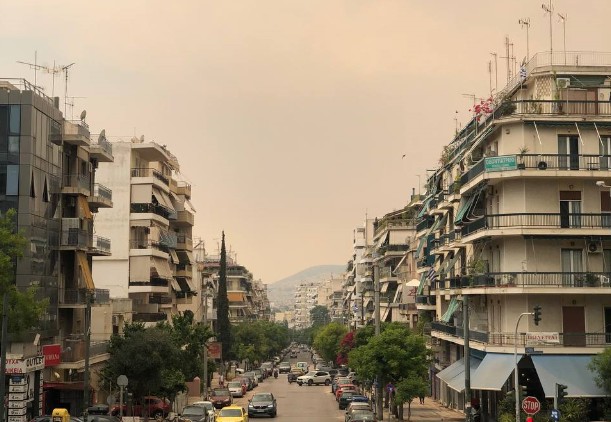 Φωτιά στην Κορινθία: Πνίγεται στους καπνούς όλη η Αθήνα (pics)