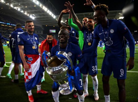 Ενγκολό Καντέ: Ο άνθρωπος που δεν σταματά να τρέχει, να χαμογελά και να… νικά! (pics & vids)