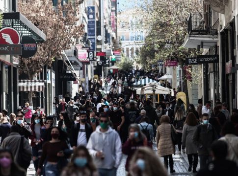 Εφιαλτική πρόβλεψη για 18.000 κρούσματα τη μέρα – Στοιχεία που σοκάρουν