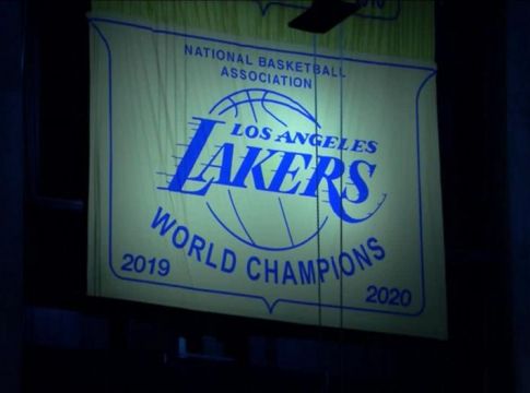 Οι Λέικερς ανέβασαν το banner του 17ου τίτλου τους στο Staples Center (vid)