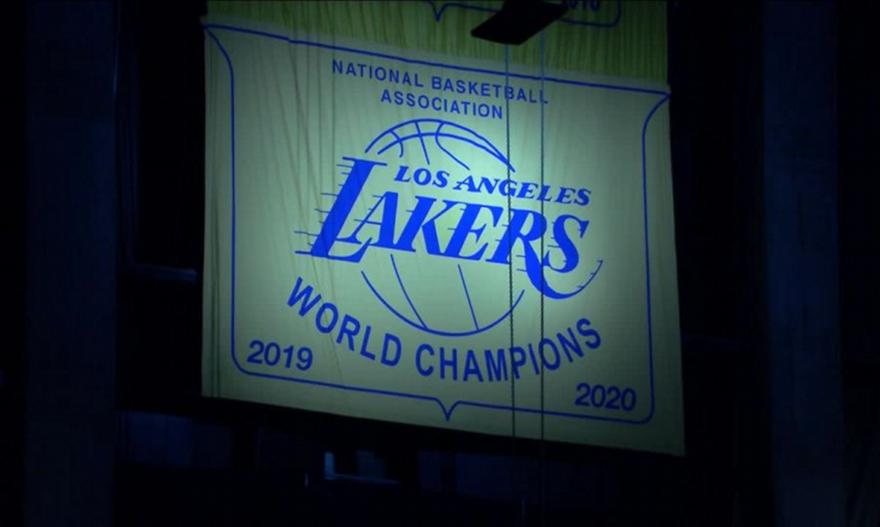 Οι Λέικερς ανέβασαν το banner του 17ου τίτλου τους στο Staples Center (vid)