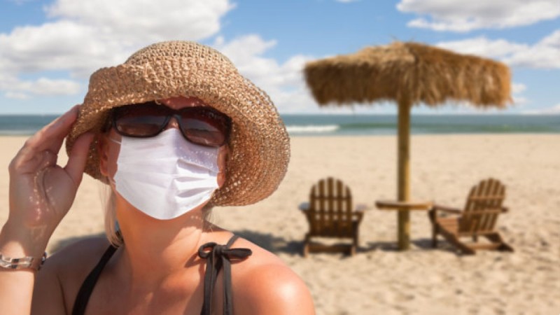 «Μάσκα στην παραλία» με 40 βαθμούς Κελσίου ζητούν οι ειδικοί! Οι 3 προϋποθέσεις για να τις βγάλουμε (Vid)