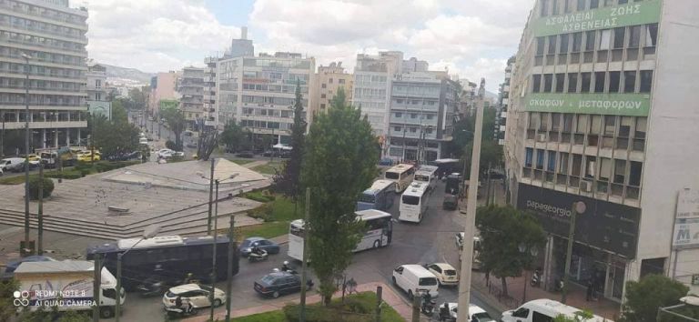 Απίθανα πράγματα: Εκατοντάδες οπαδοί του ΠΑΟΚ κάνουν ανενόχλητοι… tour στην Αθήνα (pic) | to10.gr