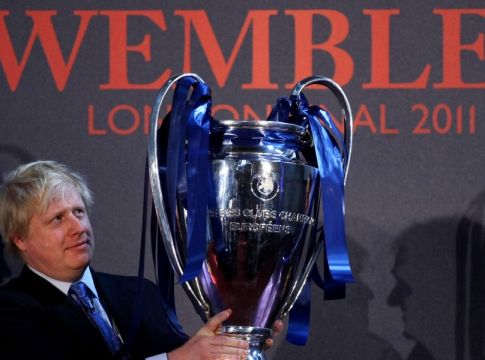 Τζόνσον σε UEFA: «Θα ήταν υπέροχο να φιλοξενήσουμε τον τελικό στην Αγγλία»