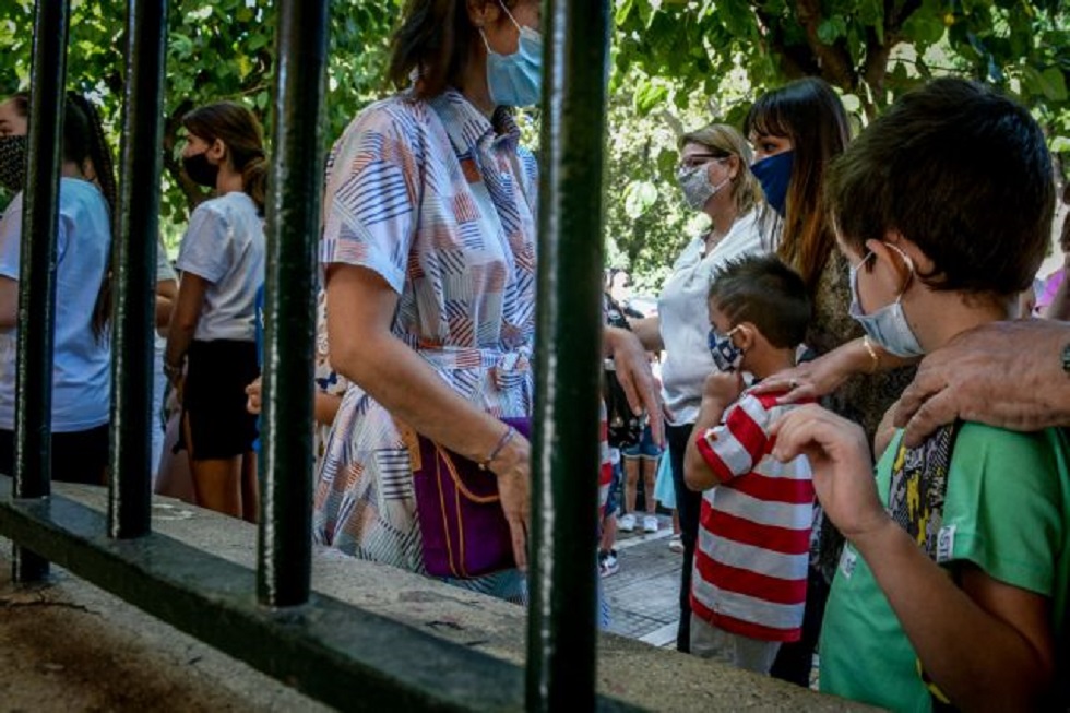 Πώς θα επιστρέψουν τη Δευτέρα οι μαθητές στα θρανία – Όλα τα μέτρα