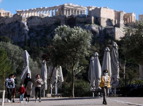 Κορωνοϊός: Στο «κόκκινο» η Αττική με 924 κρούσματα – «Φλέγεται» το κέντρο